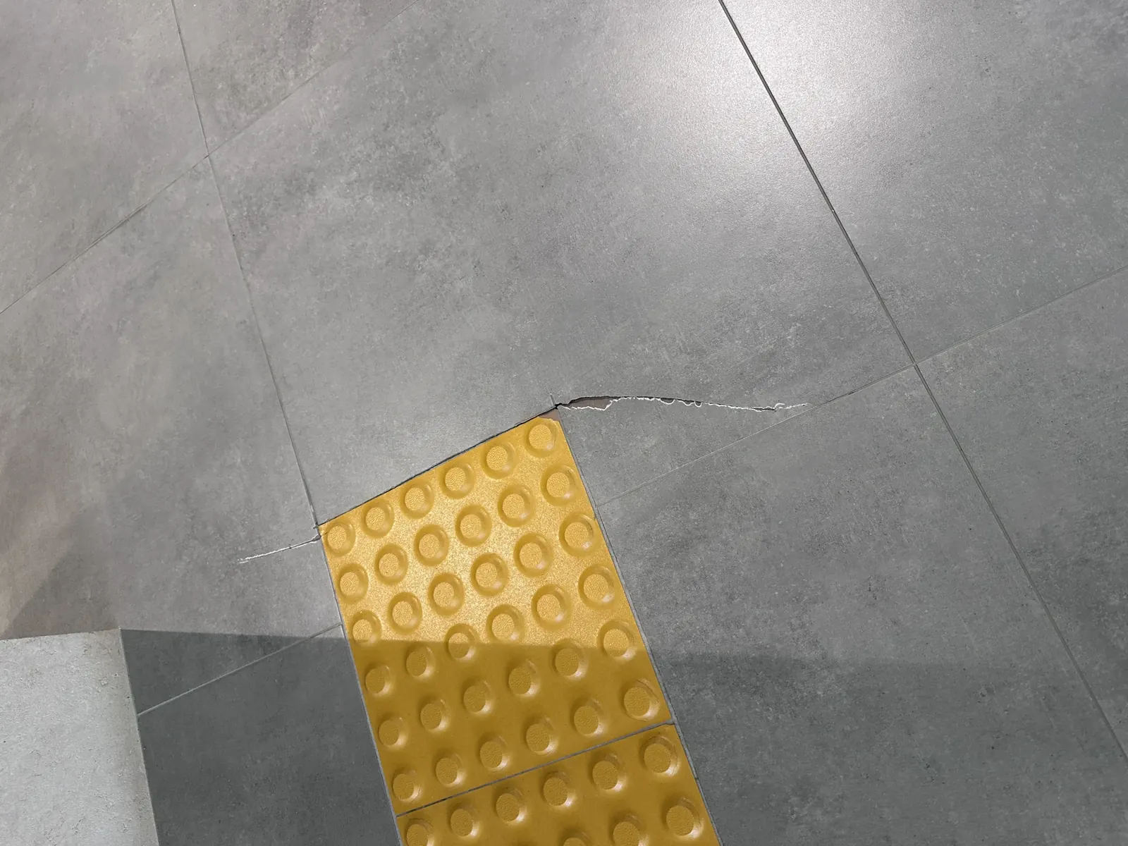 바닥 타일 배치 및 마감