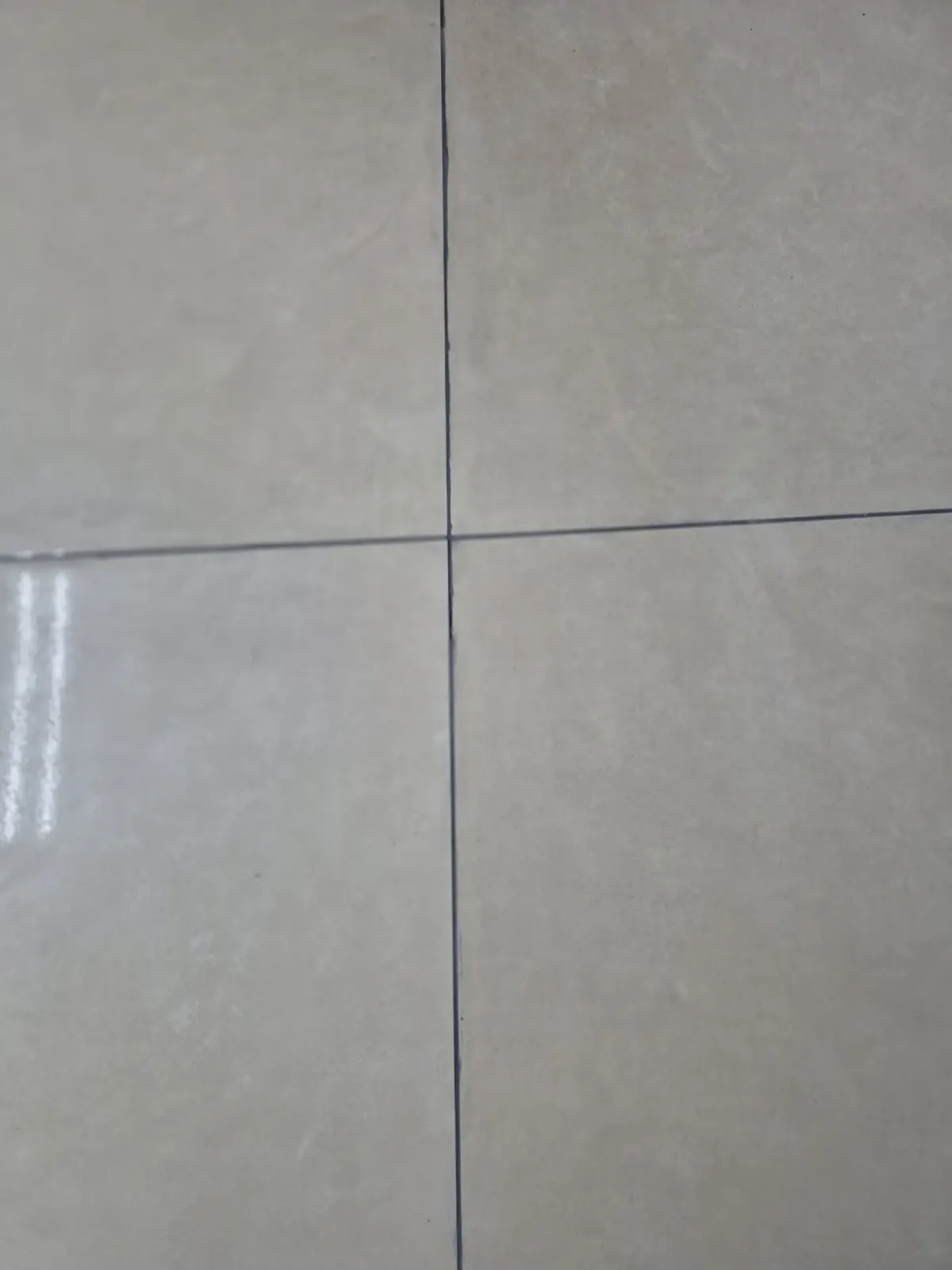 바닥 타일 시공 진행 사진